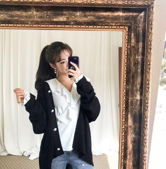 首先學生族女孩們最常綁的就是馬尾啦!高馬尾可以展現女孩的清純俏皮感,不但好上手,又榮登男生最愛的髮型之一,開學之際絕對要綁一個啊!