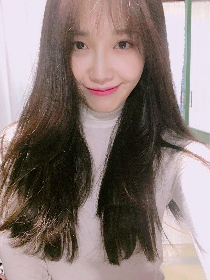APINK 鄭恩地
本名:鄭慧林
直到國中仍使用本名鄭慧林的恩地, 後來得知自己的名字可能會對媽媽造成不利的影響, 便趕緊改名為鄭恩地!
恩地果然是個孝順的孩子~