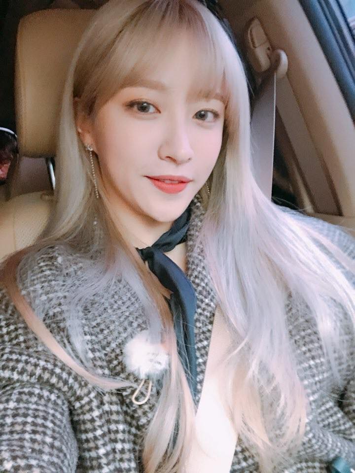 EXID 哈妮
也是曾傳出整形謠言的哈妮,也在節目上提到自己真的沒有整形過, 更在後來上傳了臉部的X光照片, 以證明自己真的是天然美人!
哈妮竟然還是傳了X光照片TT 真的不用這樣啊!
大家都相信你的!!