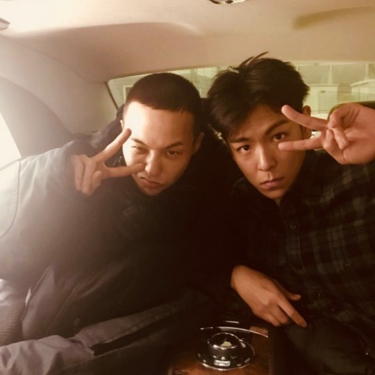 還將看見BIGBANG成員一一入伍,除了最早入伍服替代役的BIGBANG 大哥T.O.P之外,GD也在去年一整年「很操」的為YG海撈了一波之後在日前悄悄入伍,服一般兵役並和粉絲約好總有一天他會帶著BIGBANG五人,一起重新站上舞台