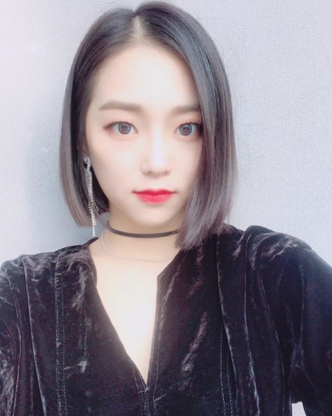 ◆CLC 睿恩:
剪完短髮後人氣立刻爆棚!睿恩這次挑戰了前長後短的直短髮,變得更有魅力、更漂亮了,個人的直拍也超火紅,換了造型後讓她人氣飆升,真的超值得啊!