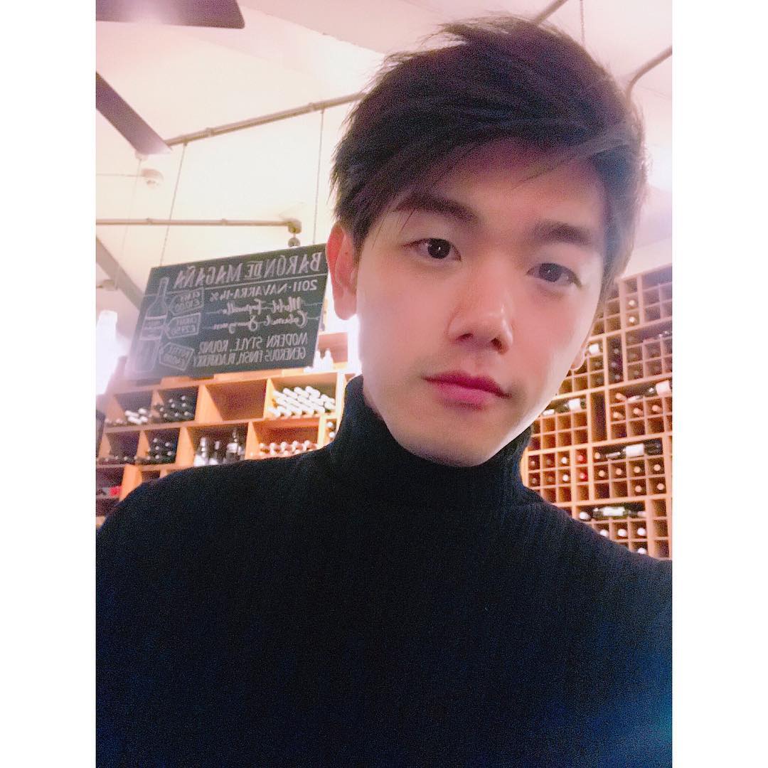 Eric Nam
我通常交往的對象都是從朋友漸漸發展成戀人。先從朋友開始相處之後,如果覺得彼此適合,就會立刻告白。喜歡自然又安穩舒適的戀愛.