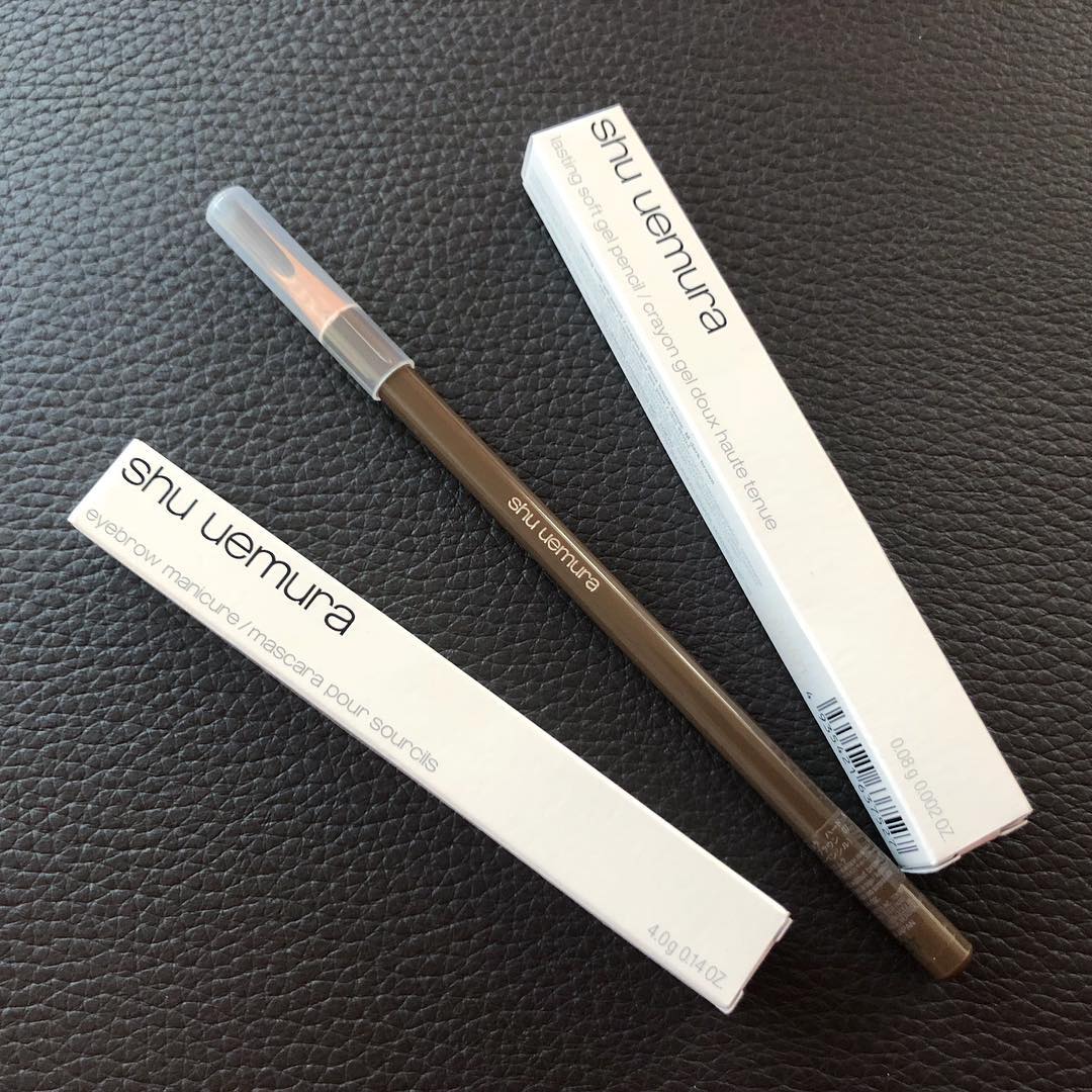 TOP 1:植村秀-武士刀眉筆
最後就是眉筆界的霸主武士刀眉筆啦!不只好上手0失誤,顏色選擇多,還有隨時可以拿去專櫃免費削眉筆的永久服務,這款的好用程度真的不管在哪一個國家都銷售很好啊~