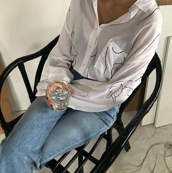但是要記得,要是攝取太多鹽份,則會造成腎臟的負擔。因此一定要做稀釋,且喝完後當天至少要喝下約兩千到三千C.C的水,幫助代謝,這樣才不會讓身體造成負擔。