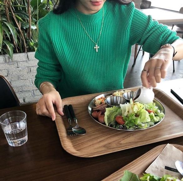 另外喝完之後一定要正常飲食,不用進食過量,只需要維持平常的量,或者是7分飽左右即可。最好以不添加加工食材的原料為主。