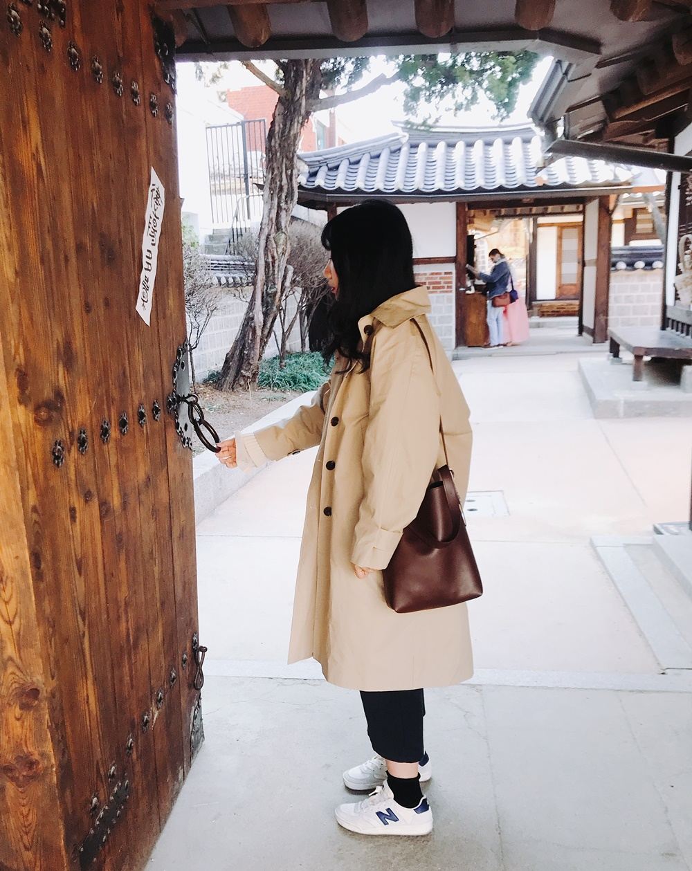 另外不只ZARA、FOREVER 21、ABC MART等品牌,很多沒有品牌的服飾店也都可以退稅,像宅精靈就在A MARKET買了這件風衣,退完稅台幣600多,但是質感超好!