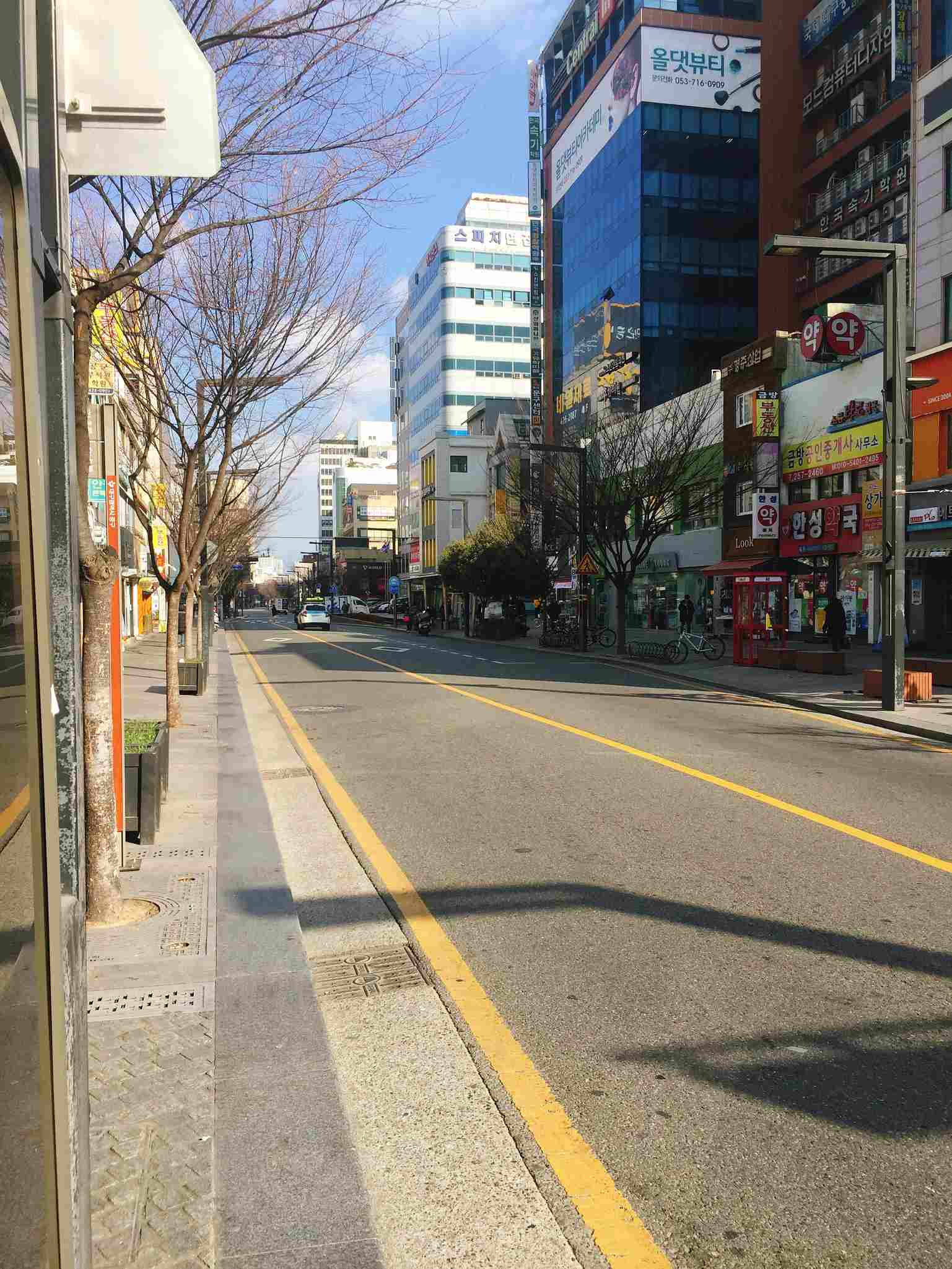韓國人下午跟男女朋友、好姊妹相約在咖啡店聊天是稀鬆平常的事,但在大邱卻有三家超有特色的咖啡店想介紹給大家!!每一家的飲料都各有特色呢~那麼我們就開始吧!!
