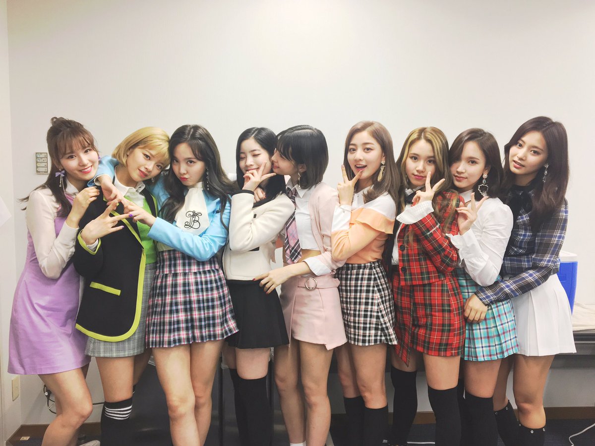 第二名 : TWICE
行程相當忙碌的TWICE,除了5月份的巡迴演唱會之外,根據韓國媒體報導TWICE也預計會在4月份回歸,那就讓我們一起期待吧~