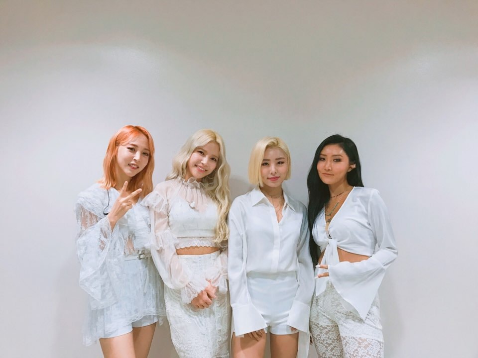 第三名 : MAMAMOO
日前MAMAMOO也帶著第六張迷你專輯《Yellow Flower》回歸樂壇,這次回歸的主打歌「별이 빛나는 밤」更是 MAMAMOO 從未挑戰過的風格,也讓粉絲們看見MAMAMOO不同以往的另一面!