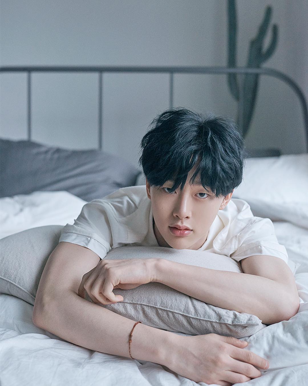 # JBJ - 權玄彬
外型不走濃眉大眼型的權玄彬,也憑藉著單眼皮的魅力獲得許多粉絲的喜愛,無論是在模特兒界還是偶像界權玄彬的眼睛都相當具有個人特色~
