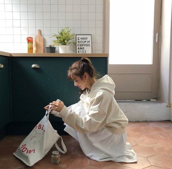 ▲不要炫富照:
炫富照不會讓男生覺得你很棒,反而會覺得和你在一起很有壓力,又或者是把你聯想到你是個拜金女,如果想要Po戰利品,可得聰明一點啊~