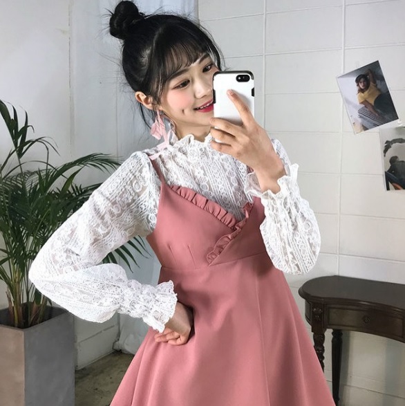 #丸子頭:
不管有沒有瀏海的丸子頭都是男生和女生的最愛,簡單綁而且立刻顏值提升,想在人群中一眼就被看見,丸子頭可不能少啊!