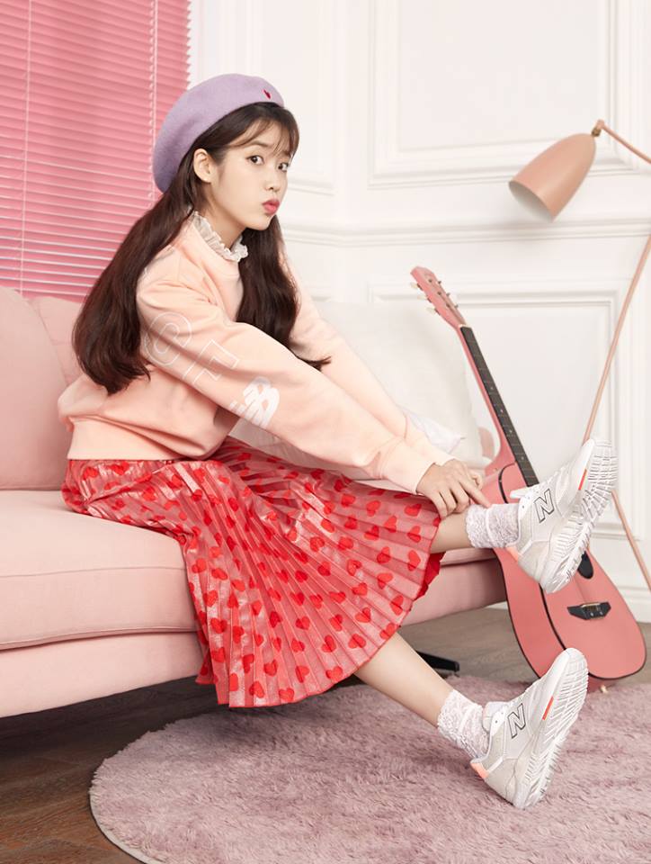 TOP1 IU
現有廣告: 10支
IU絕對是現在人氣最高的SOLO女歌手~
去年簡直橫掃各大頒獎典禮, 綜藝《孝利家民宿》IU更是散發魅力圈了一堆飯啊~
而最近的新戲《我的大叔》又即將播出,看來她的人氣只會繼續向上飆升!