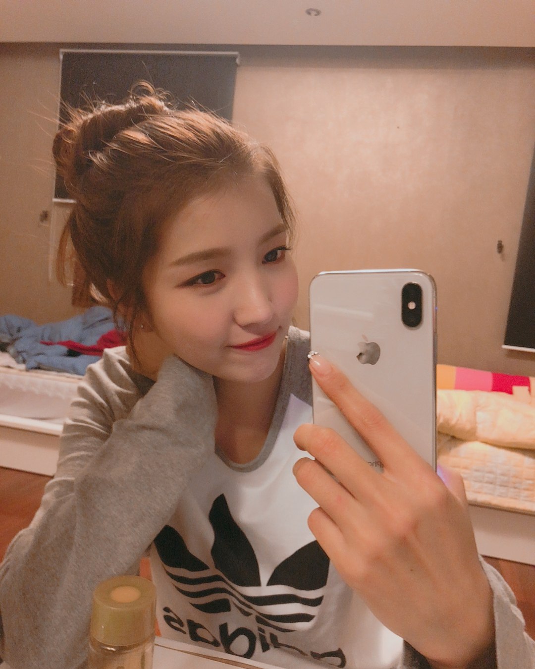 # GFRIEND - Sowon
曾在直播中被粉絲問到吃不胖的原因是什麼?但Sowon卻表示自己從來沒有刻意減肥過,Sowon 也是隊裡唯一被要求不用減肥的成員,讓其他成員都表示非常羨慕Sowon高挑的好身材~