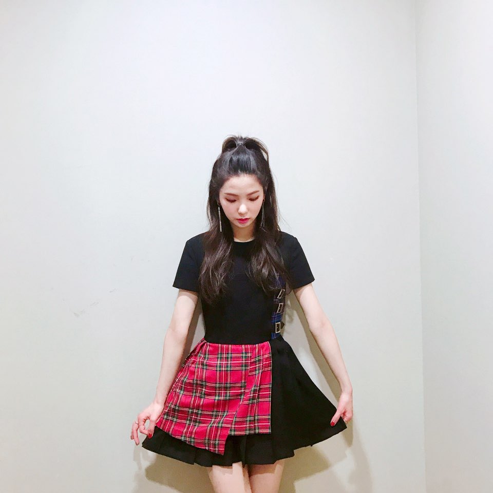 # CLC - 有真
有真嬌小的外表讓人看了好想保護她,有真也是在偶像界出了名吃不胖的女偶像代表,甚至因過瘦的身材而導致無法量血壓,讓不少粉絲表示好想餵胖她(笑XDDD)