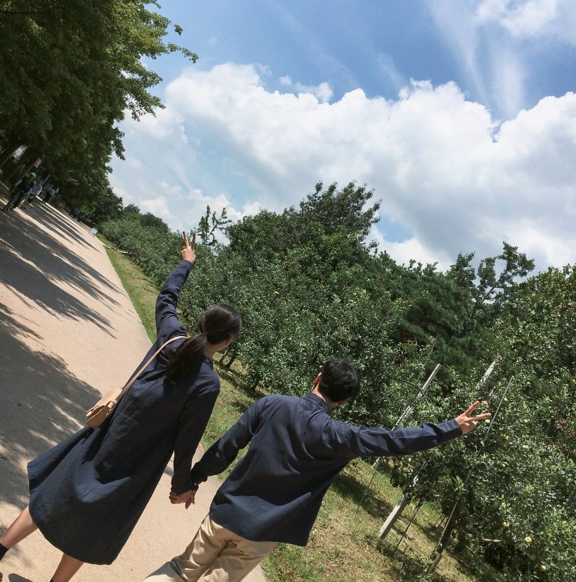 #先和他朋友混熟:
從他身邊的熟人下手這招可是超容易成功~從朋友口中探聽他的行蹤、他的喜好,在從這些著手,基本上就萬無一失啦~但要小心如果和朋友太好,可能會讓他誤會喔!自己需要拿捏好分寸。