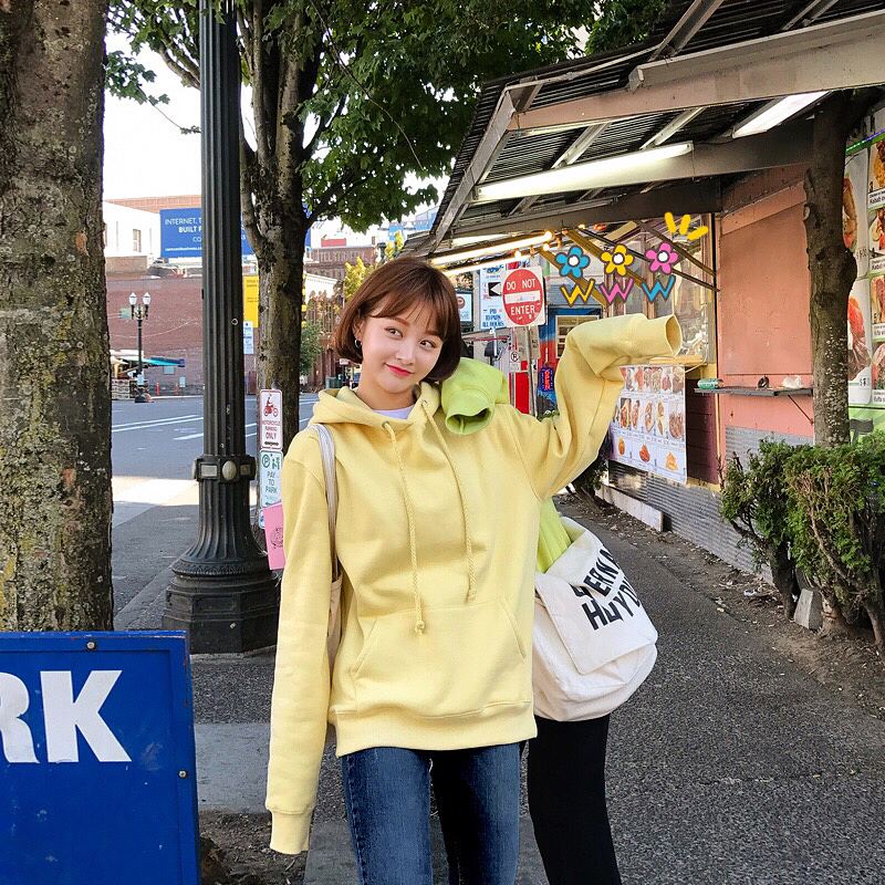 *海外代購
國外商品進口到台灣因為關稅的關係,價錢總是抬高許多,現在有許多人看準這一點開啟海外代購,雖然在國外搶貨很辛苦,但是可以常常出國、賺的利潤又可以非常多,還是讓許多年輕人紛紛投往這個行業!