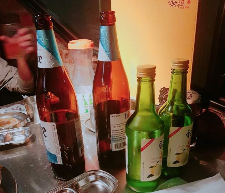 1) 晚上7點以後才開始喝酒
根據韓國喝酒文化研究中心的研究,不同時間喝酒會對人體產生不同的變化。在晚上7點喝酒是最容易醉的,所以在7點以後再喝的話就會比較沒那麼容易醉了~
