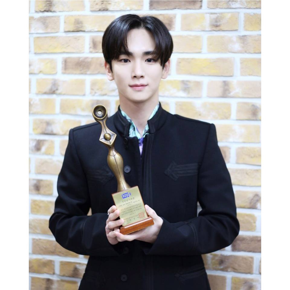 SHINee KEY 키
我們的萬能鑰匙KEY,自韓國網友的心目中也是超級難搜尋的關鍵詞!
大部分得出的結果就是「身高」、「鑰匙」等,跟SHINee的KEY一點關係都沒有的結果啊ㅠㅠ