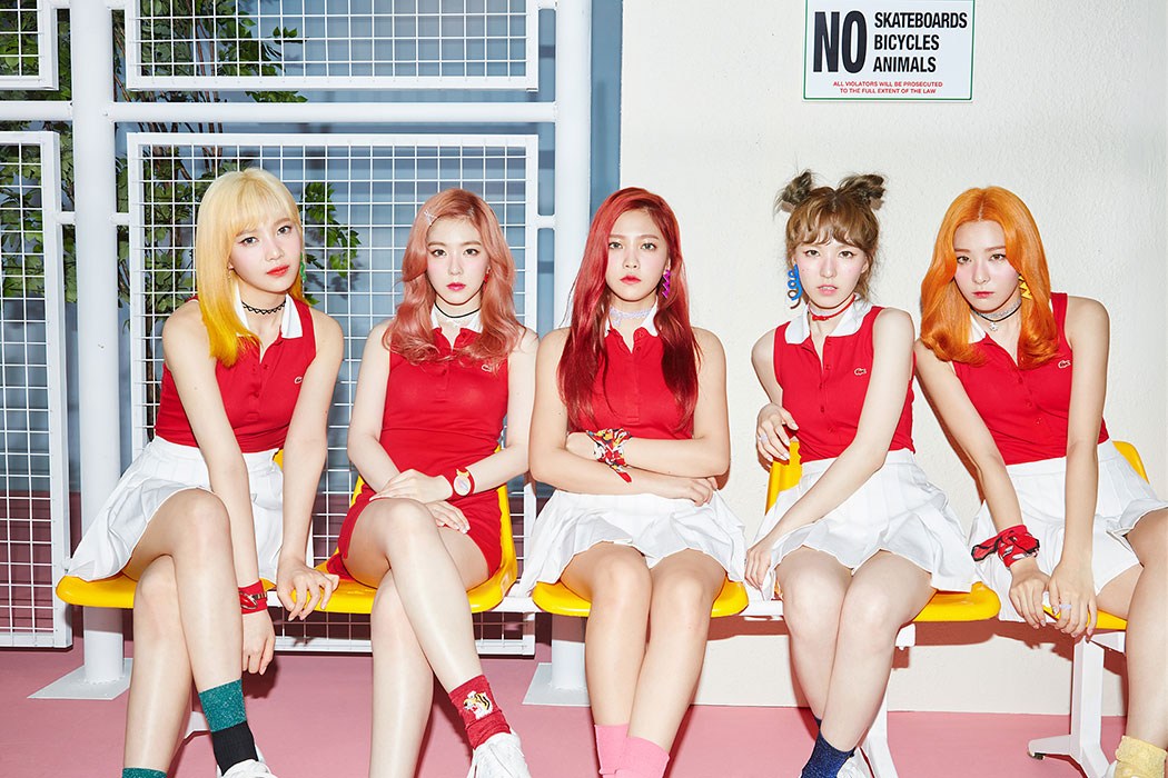 另一組則是同樣SM娛樂旗下的女團Red Velvet ,成為唯一一組女團代表。至於Red Velvet被選為表演歌手之一的原因沒有對外公開,但不少人推測可能是因北韓喜歡紅色,Red Velvet不論是團名還是歌曲風格都相當符合
