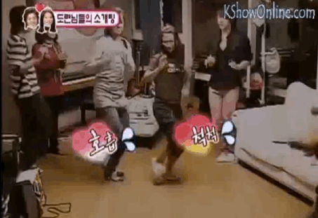 #Wonder Girls - Nobody
這首歌絕對是當初很多人進入韓流坑的契機,當年不只風靡全亞洲,甚至在全世界掀起了模仿風潮,聽到音樂就算平常沒有在關注韓國娛樂圈的朋友也都會跳阿XD