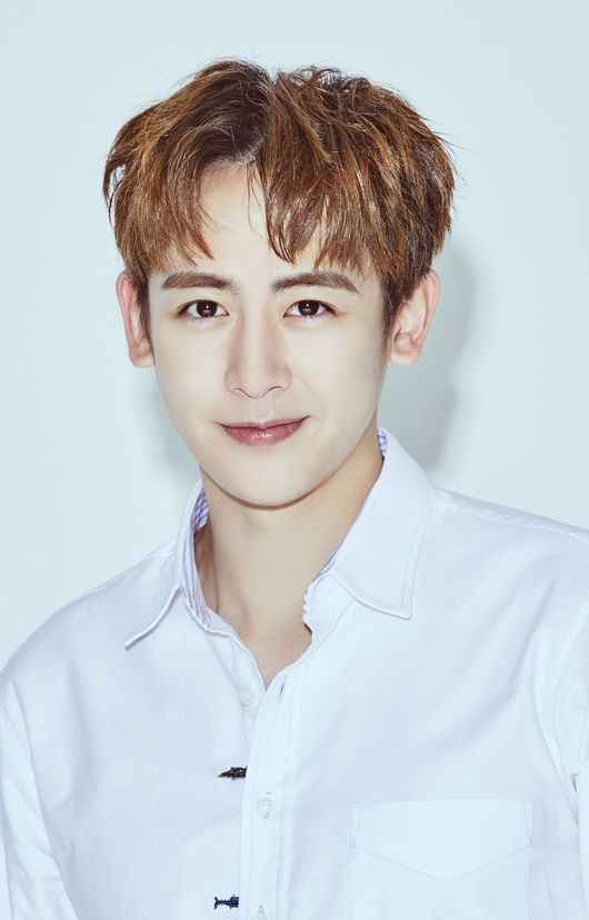 同樣是泰國出身的2PM成員Nichkhun也經歷過抽籤,當時Nichkhun在韓國以2PM成員活動,中途回到泰國抽籤,不過在Nichkhun抽籤前,卻因前面抽到紅球的人太多,導致現場人員直接宣布,Nichkhun不用抽籤直接免除兵役 XDD