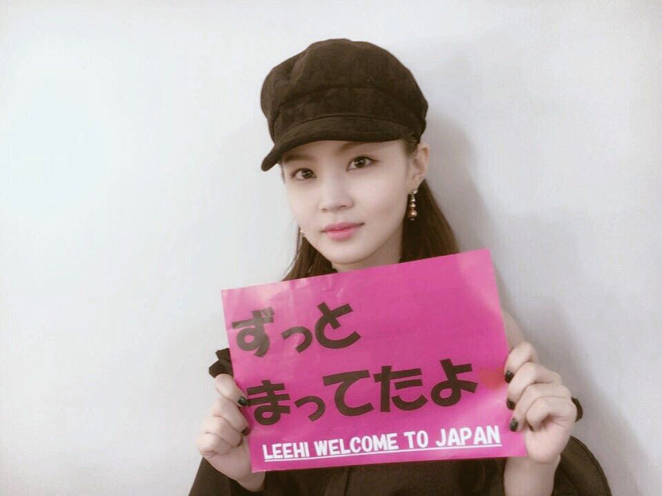 YG最近除了MINO暴瘦之外,Lee Hi也被韓國網友點名說瘦很多,過去曾深受嬰兒肥困擾的Lee Hi,為了出道而付出許多努力包括身材減重的方面,如今隨著時間過去Lee Hi也從小女孩蛻變成小女人!