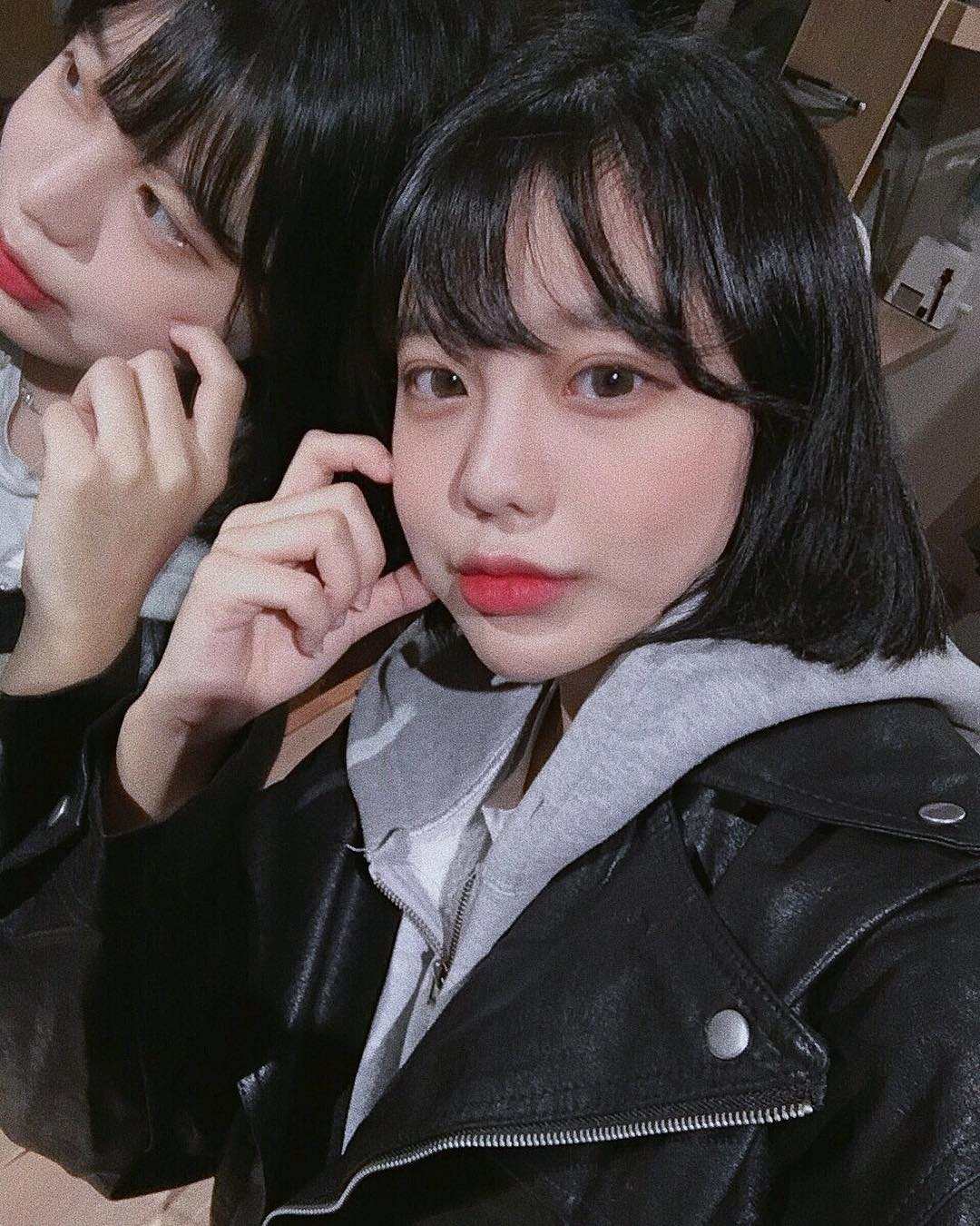 女孩們的SNS除了追蹤偶像的IG之外,應該也少不了一兩位韓國非常知名的instagramer吧?不管是想要參考穿搭、研究妝容還是換髮型,這些instagramer可都是非常好的指標。尤其是這位韓國女孩,它的短髮造型更是女孩換髮的wanna be啊!