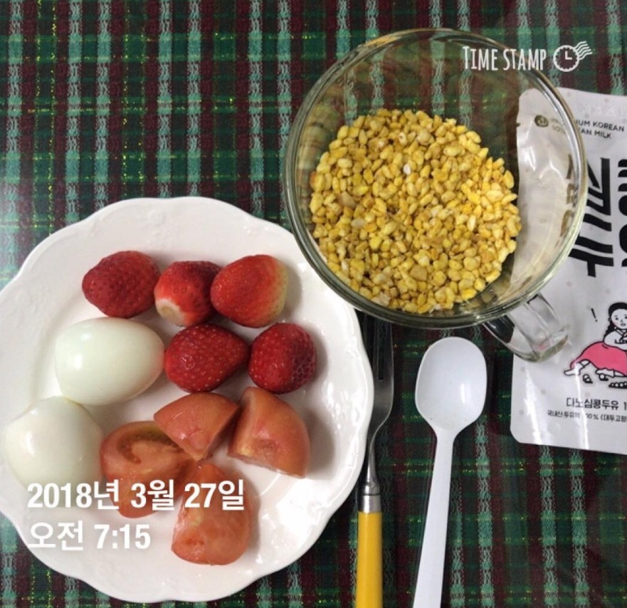 像是很健康又受大家歡迎的蛋白質減肥法,一天要攝取自己體重的1.25倍,例如你的體重60公斤,每天建議攝取75公克,但是每天外食的話又不可能帶著秤出門,這個份量實在是太難算了~