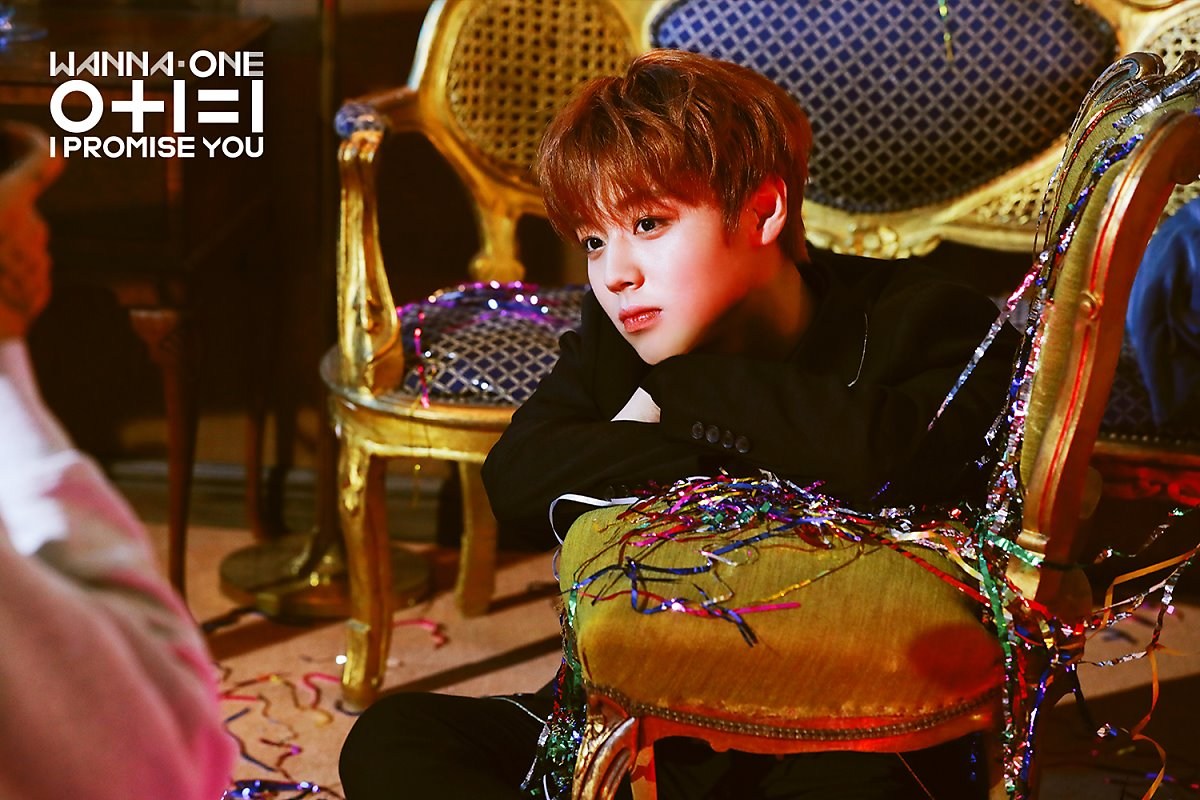 # Wanna One(已解散) - 朴志訓 (守護公主的王子 )
這也太夢幻了吧!如果朴志訓是王子的話那我要當公主(笑XD).
想被朴志訓守護的粉絲們請到小編後面拿號碼牌哦(開玩笑)
