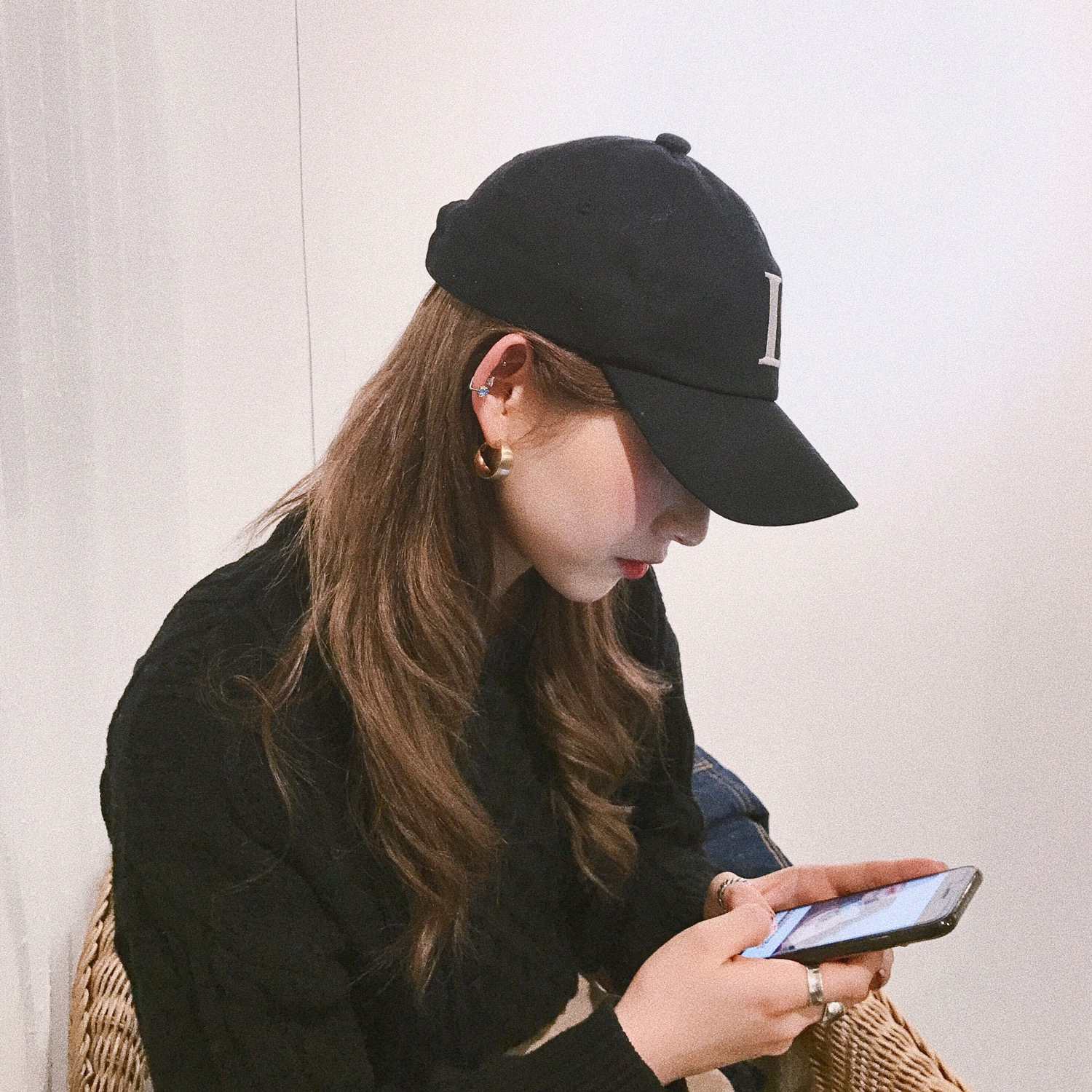 #亞麻色:
萬年不敗的亞麻色,今年依然成為韓妞的心頭好啦!偏向霧面的感覺,就算棕色也可以染得很有質感,不用任何技巧和顏值都可以把這顏色撐起來~難易度根本是0%啊!