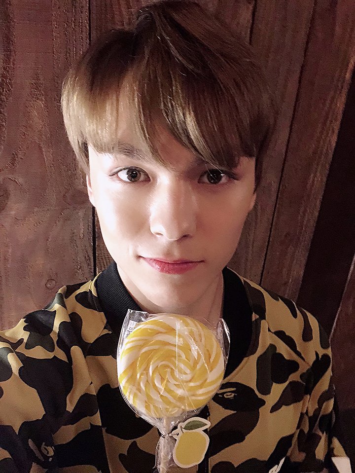 # Seventeen - Vernon
除了參與饒舌節目的選秀之外, Vernon在更早以前就曾出演過綜藝節目,當時也因混血的外貌神似美國男星李奧納多而引起討論,出道後對Vernon外貌的讚嘆更是從沒少過!