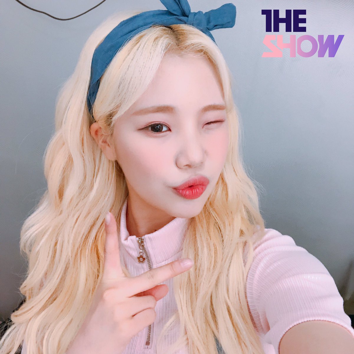 # MOMOLAND - JooE
JooE出道前是知名「網美」,但出道後被酸「本人跟照片差很多」,但她也相當正面來看待酸民的評論,後來也憑藉著自身的努力獲得大眾的認可~