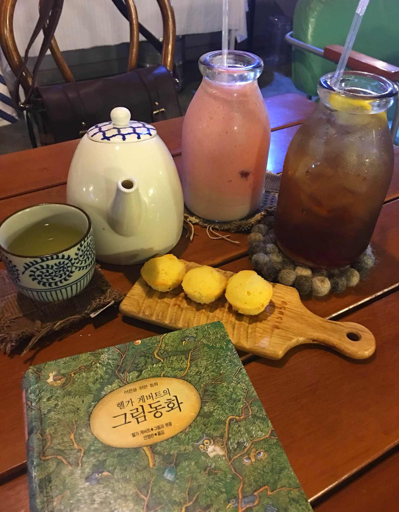 想要度過一個文青的美好時光的話,這裡會是你的不二之選。
店名:Dream Café (꿈꾸는 다락방)
地址:京畿道富川市遠美區驛谷洞78號 (경기도 부천시 원미구 역곡동 78)
營業時間:週一至週六11:00~22:50 週日11:00~22:20