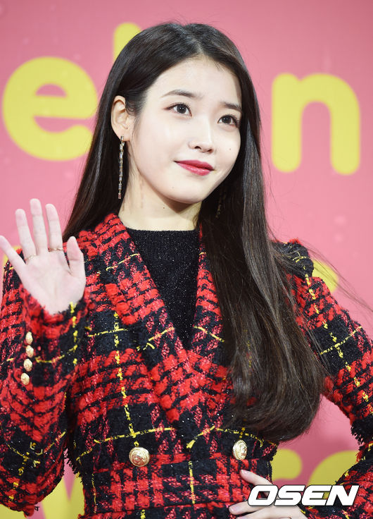 #IU
IU也韓國演藝界裡面出了名的捐款天使,2011年開始粉絲見面會的收入、<Ice Flower>的音源收入、演唱會的收入等等,總共捐了1億韓圜,另外還有持續捐款給幫助低收入戶家庭兒童的財團,最近則是因為出演《我的大叔》而捐款五千萬韓圜給聾啞人協會!第三位人美心也美的代表阿~