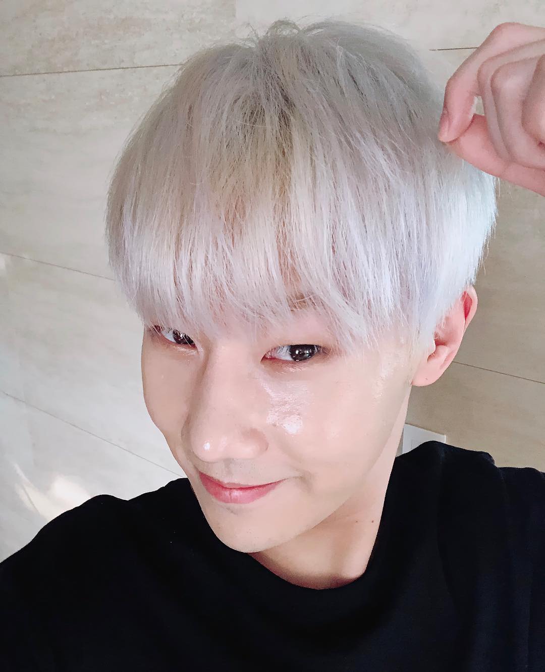 #INFINITE - 聖圭
無限最喜歡捉弄的隊長聖圭也三十啦XD
今年二月發表了首張個人正規專輯,非常恭喜阿~MV在香港拍超美的!
另外偷偷告訴大家,小編在無限的成員裡面最喜歡聖圭的聲音了~但論長相的話還是明洙大勝啦XDDD