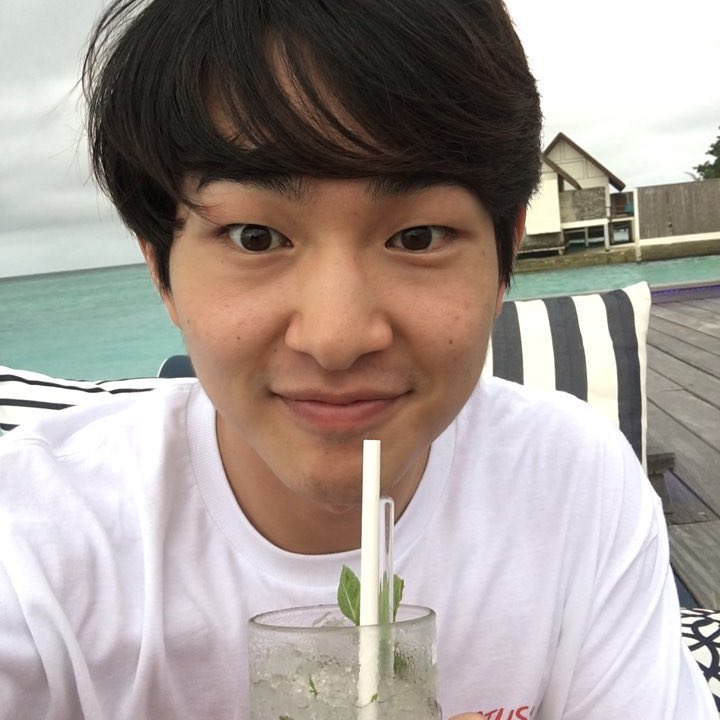 #SHINee - 溫流
去年因為性騷擾風波,到處都充斥著撻伐溫流的聲音,而溫流時隔四個月後才公開手寫信道歉,粉絲們還是不買單...
去年底更是發生成員鐘鉉自殺的憾事,希望溫流可以挺過去阿~也希望四人制的SHINee可以繼續閃耀下去!