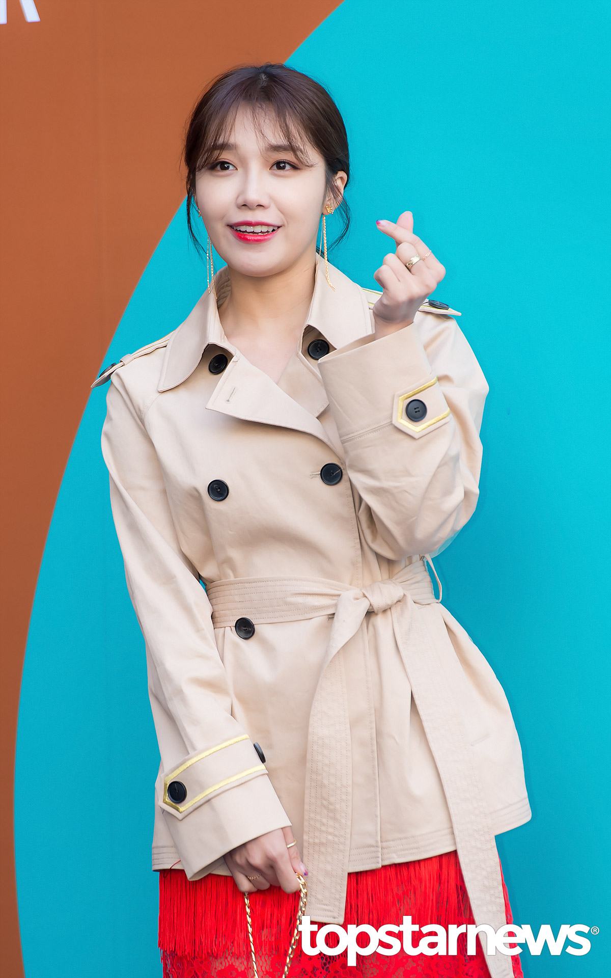 #Apink - 恩地 兩個月
恩地在出道前已因其有力的聲線和不俗的歌唱技巧為人所熟知,更受到包括Super Junior希澈和2AM珍雲等歌手的稱讚,她曾多次表示最初的夢想是成為一名聲樂教練,在出道前並無接受正規訓練的經驗,在參加2011年2月的Apink成員試鏡後,短短兩個月,於4月21日以組合名義閃電出道!