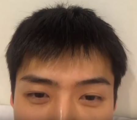 EXO成員也會在忙碌之餘開直播和粉絲們互動,近日有粉絲發現世勳除了自拍技術非常不少之外連攝影技術都很差,因為世勳除了自拍喜歡露出半張臉之外連直播時也是...