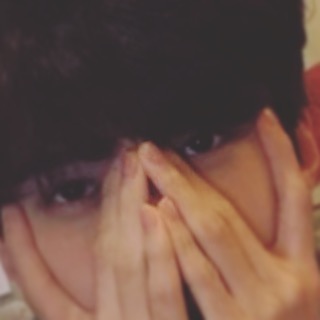 雖然世勳喜歡PO出照片和大家分享,但粉絲們每次看見世勳的照片都會很頭痛,因為都是一些令人無法的理解的角度,要不就是只露出一個部分讓人百思不得其解(笑XDDD)