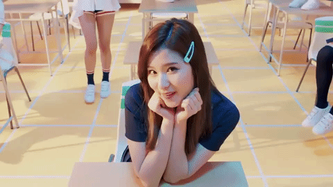 不過,韓國粉絲似乎都不太喜歡自己的偶像在日本出道,因為在日本出道後,就等於韓國活動時間會變少很多。但據說韓團在日本發展經紀公司基本穩賺不賠,就知道實體唱片市場仍活躍的日本市場多有吸引力~