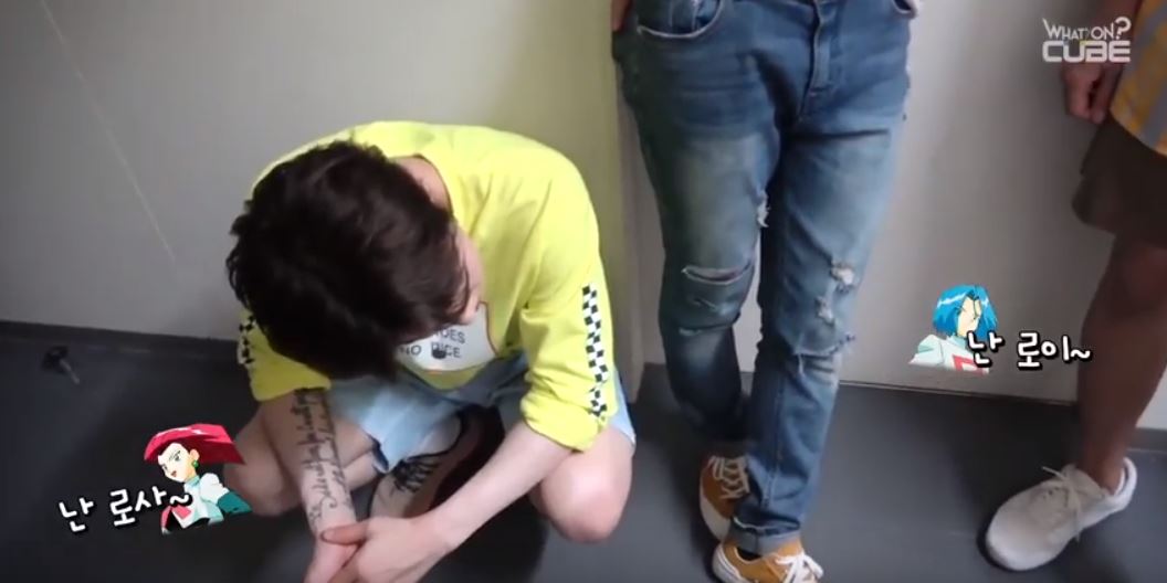 不過不只Xiumin是因為媽媽的關係不刺青,BTOB的昌燮也是如此啊!
粉絲都知道昌燮右手上的刺青,是昌燮媽媽為他打氣時傳給他的簡訊,內容是聖經的「不要害怕,因我與你同在」。
但是在刺完後的某一天,他躺在家裡睡覺,卻突然感覺右手有奇怪的觸感。