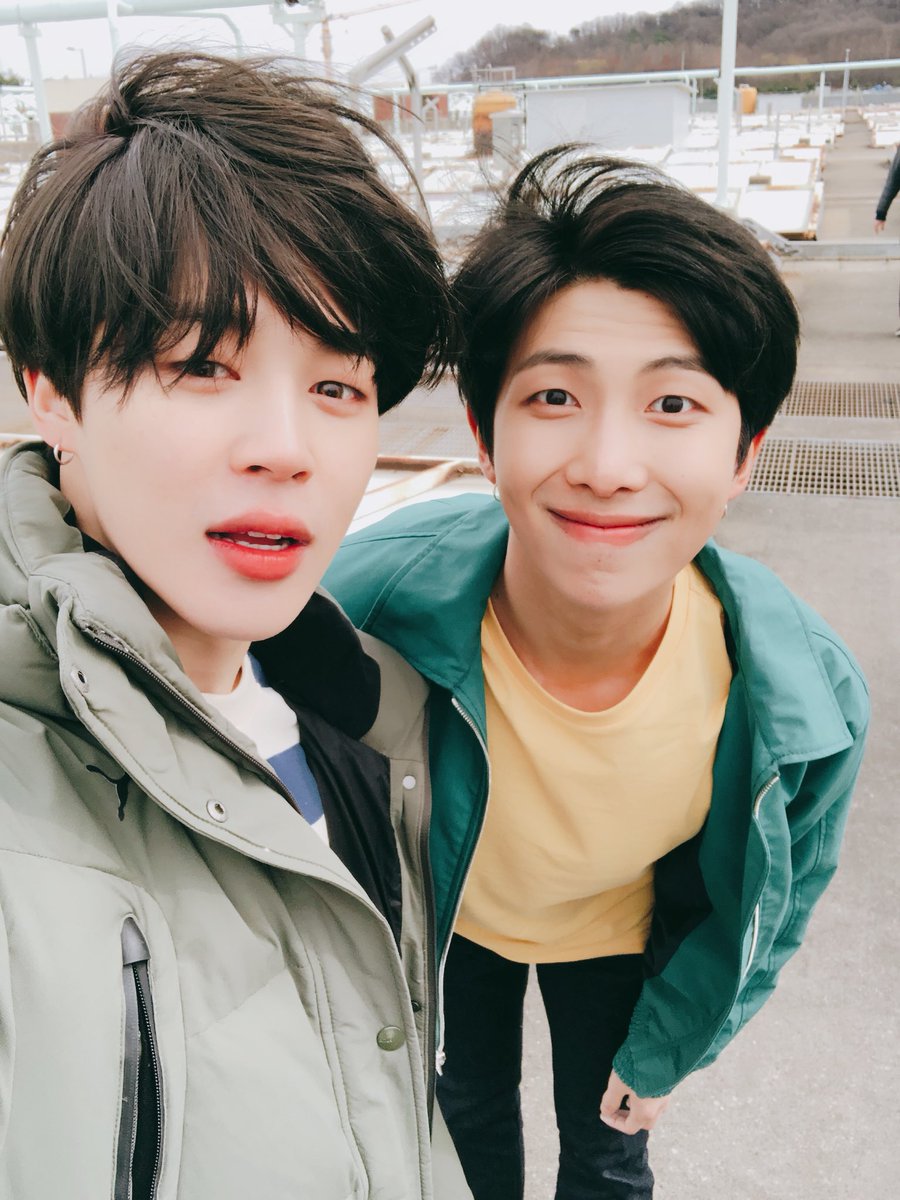 粉絲期待已久的BTS也確定將在5月中旬回歸,突如其來的好消息讓粉絲們都感到又驚又喜,除此之外成員們也集體換成黑髮,讓阿米們大呼公司終於聽見粉絲的心聲了(哭)