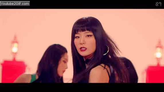 作為韓國三代經紀公司的代表,SM不僅從音樂風格的嘗試上就讓人看出他們希望「超越時代」的企圖,從成員的舞蹈上也看得出SM希望旗下偶像不只是「偶像」而是真正「藝術家」的野心,不只女團硬是要編得難