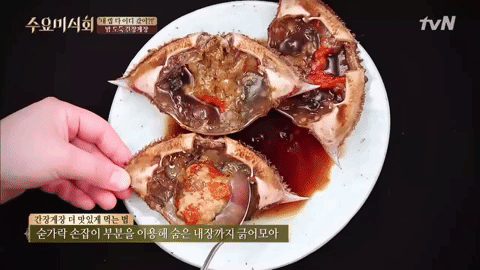 大家去韓國一定會想試試看的醬油螃蟹,又稱為「白飯小偷」,加上飯的時候超好吃,會讓人忍不住一直吃!! 可是以後我們會越來越難吃得到醬油螃蟹ㅠㅠ..