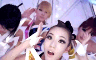 想必大家都知道韓國演藝圈有所謂的「七年魔咒」吧!繼2009年出道,敵不過七年魔咒在2016年解散的元祖女團2NE1、4Minute、Rainbow之後,去年也迎來出道七年的Miss A、SISTAR也紛紛敵不過七年魔咒而解散了,讓許多陪這些團體一路走來的粉絲們心碎阿ㅠㅠ