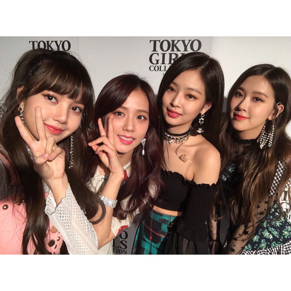 YG睽違了7年再度推出的女子團體,也讓BLACKPINK還未出道前就備受矚目,正式出道後也不負眾望奪得好成績,但成員們在2017年僅回歸一次讓許多粉絲都相當不滿!