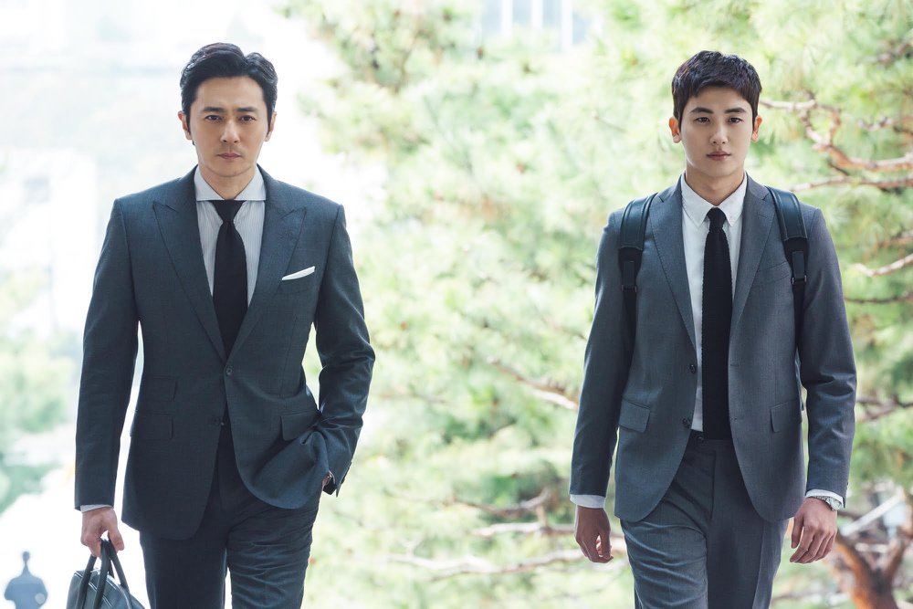 ✿TOP1 KBS《Suits》: 7.4%
此劇講述一名資深著名律師遇到一位沒念過法學院,沒有執照卻有超強記憶力的新人律師,成為法律界黃金拍檔的故事!