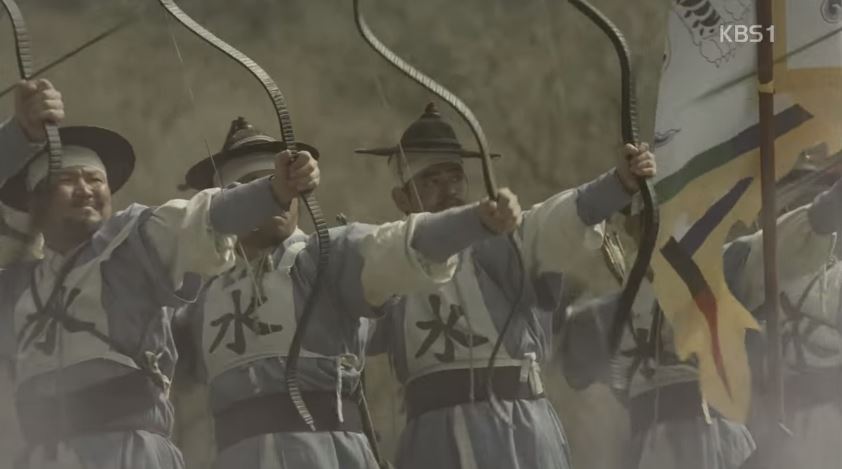 1) 「板門店」名字由來
原名是NULLMOONLEE (널문리),1592年「壬辰倭亂」時倭寇入侵朝鮮,當時韓國人的祖先向北方逃亡。臨津江剛好擋住他們的去路,附近一個村莊的村民把門板拆下來,放在江上做成橋樑,幫助祖先通過。