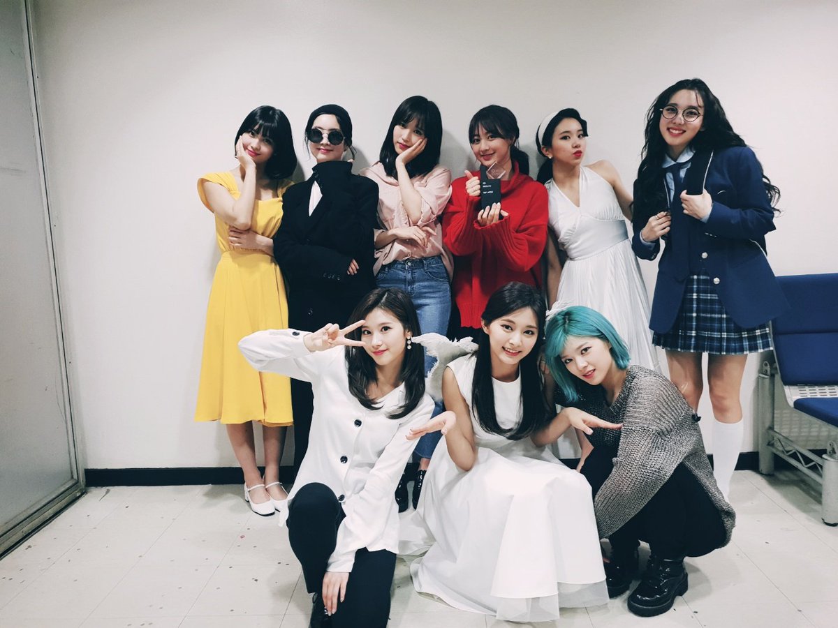 TWICE除了在4月發行新專輯之外,5月也將開始第二次巡迴演唱會《TWICELAND ZONE 2 : Fantasy Park》,滿滿的活動讓粉絲忍不住大喊 : 簡直就是擺明了要搶劫大家的腎(笑XDDD)